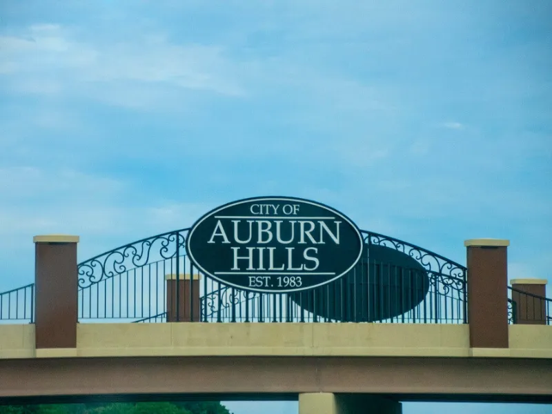 Suburban neighborhood with mature trees in Auburn Hills, Michigan